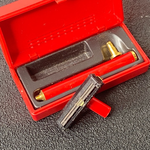 TONAL RAZOR IN CASE MADE IN ITALY SAFETY RAZOR BLADE RED IN COLOR USED Vintage - Picture 2 of 8